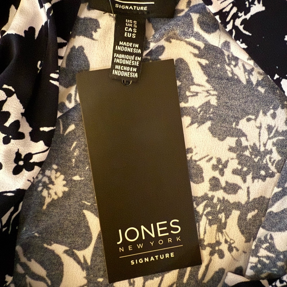 Jones New York Black and White Sleeveless Blouse - Picture 3 of 3